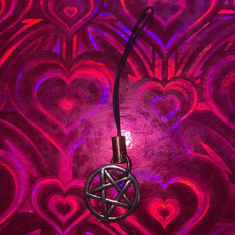 Pentagram phone charm🖤